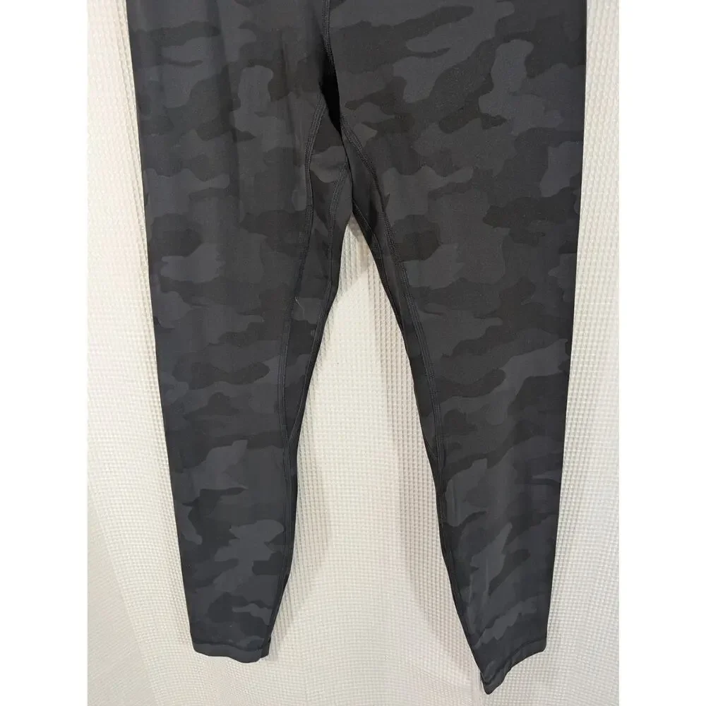 LULULEMON! FAB BLACK AND GRAY CAMO PATTERNED ULTRA STRETCH LEGGINGS! SIZE S